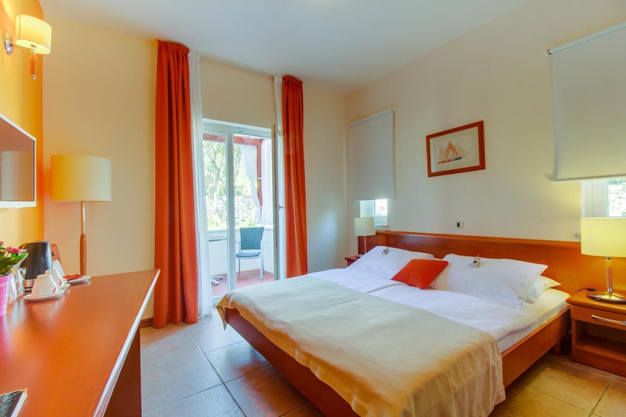 Hotel Manora Nerezine Exterior photo
