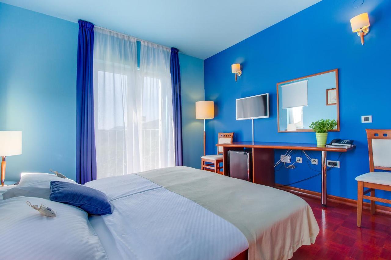 Hotel Manora Nerezine Exterior photo