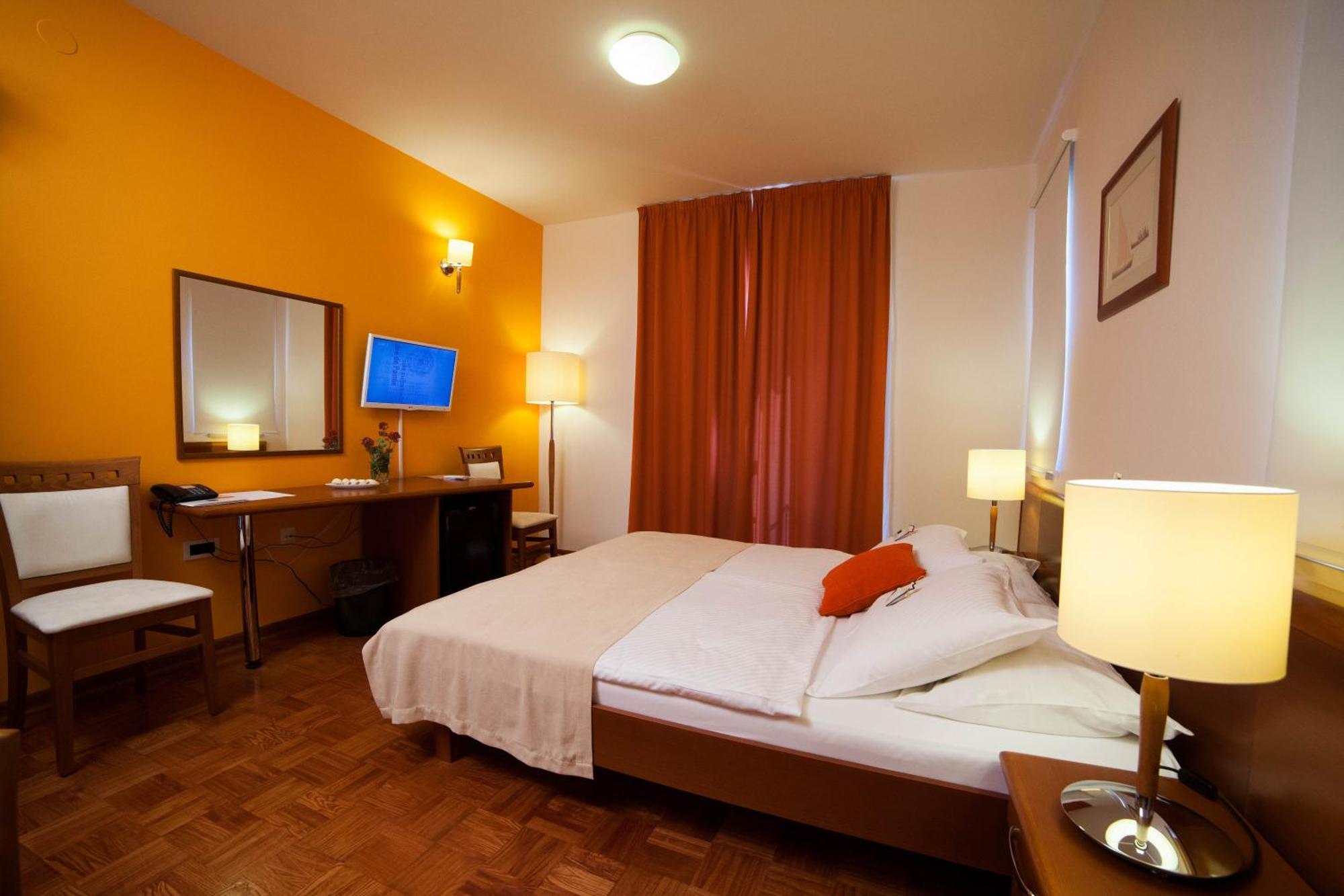 Hotel Manora Nerezine Exterior photo