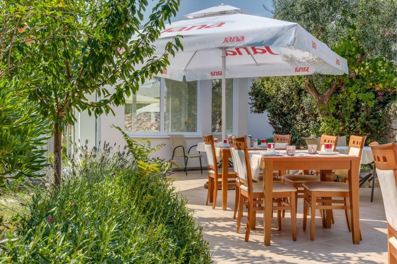 Hotel Manora Nerezine Exterior photo